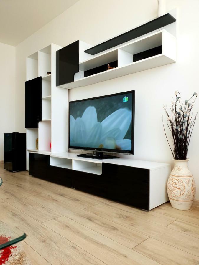 Studio Central Piatra Neamt Bagian luar foto